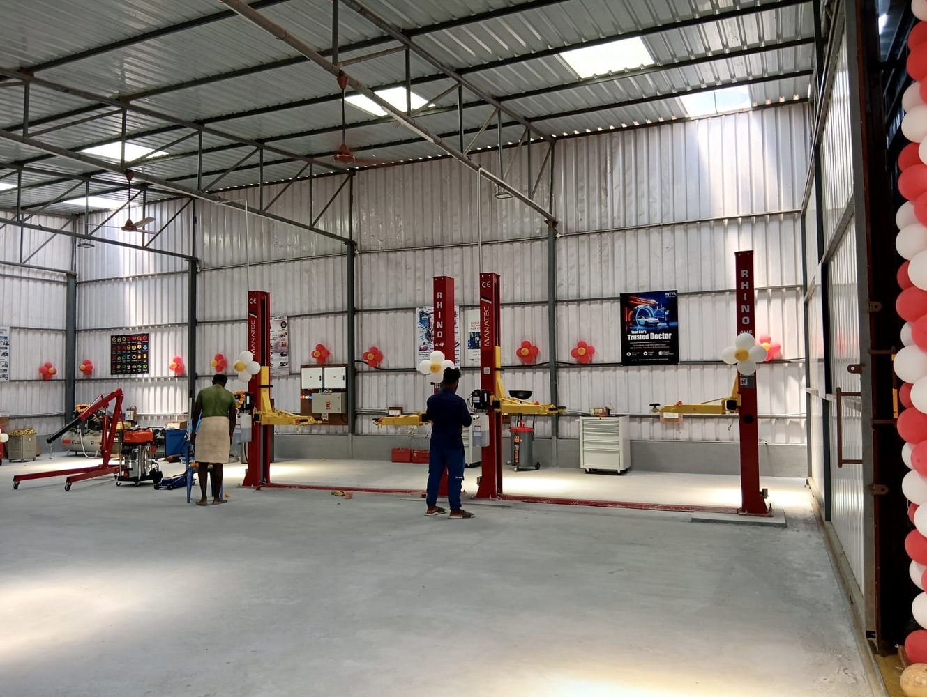 Vehicle service lifts